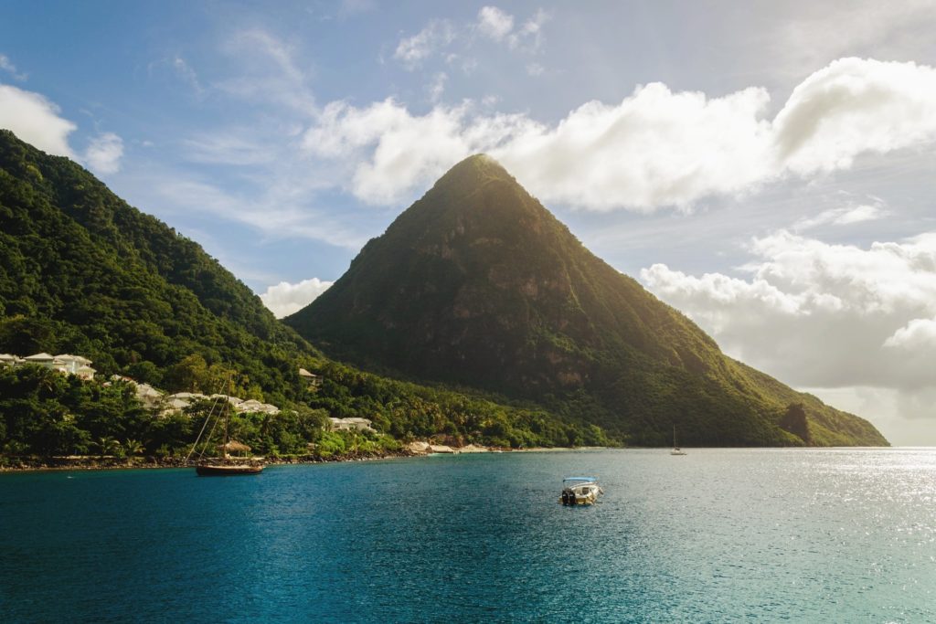 Insel umgeben von Meer