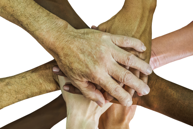 Crossing hands © Pixabay/truthseeker08
